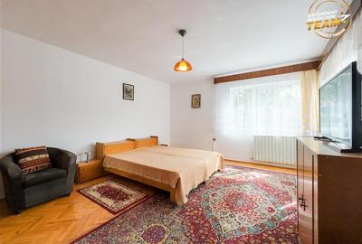 Casă cu 6 camere cu Canalizare în Central - 5
