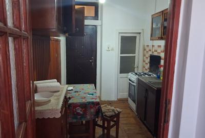 Apartament cu 2 camere nedecomandat, mobilat în Sinaia - 3