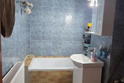 Apartament cu 3 camere decomandat în Casa de Cultură