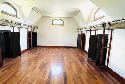 Casă cu 8 camere cu Teren 652 Mp în Sisești - 35