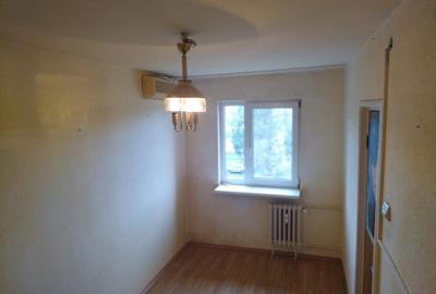 Propietar,vand apartament 2 camere semidecomandat in Constanta, Str.IL Caragiale - 10