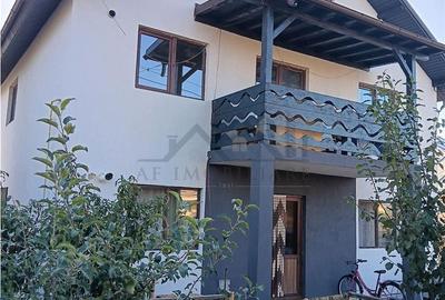 Casă cu 8 camere cu Teren 300 Mp în Ciurea