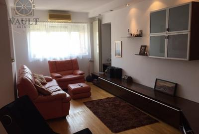 Apartament cu 3 camere semidecomandat în Văcăresti