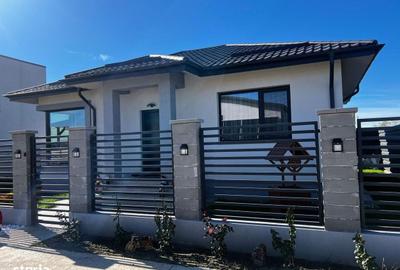 Casă cu 3 camere decomandat în Olteni - 2