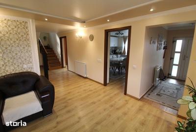 Casă cu 5 camere cu Teren 1413 Mp în Central - 8