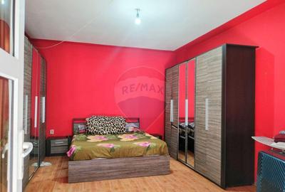 Casa cu 7 camere spa?ioase ideala pentru doua familii - 15