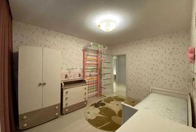 Apartament cu 3 camere decomandat în Obor