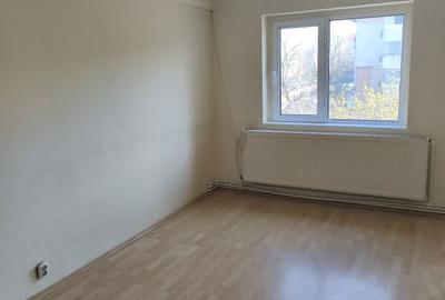 Apartament cu 4 camere semidecomandat în Lacu - 4