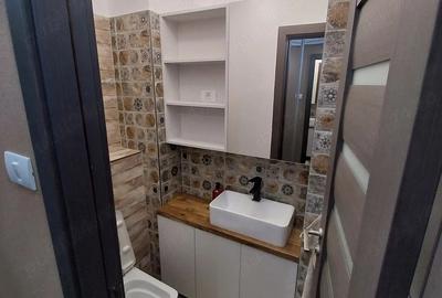 Apartament cu 3 camere decomandat în Dâmbovița - 2