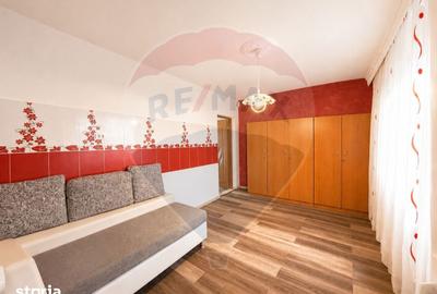 Casă cu 9 camere cu Teren 472 Mp în CFR - 18