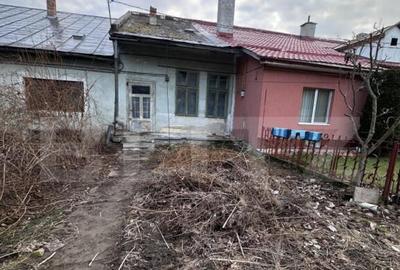 Casa zona centrala Dej,curte comuna, 31mp - 2