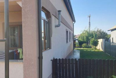 Casă cu 3 camere cu Teren 1000 Mp în Central - 1