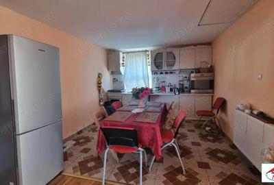 Casă cu 4 camere în Păulești
