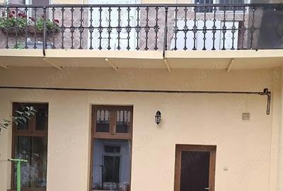 Casa cu curte comuna - zona centrala - 1