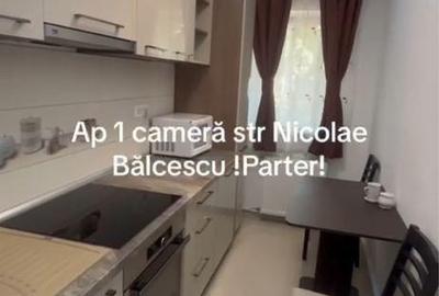 Garsonieră decomandată în Central