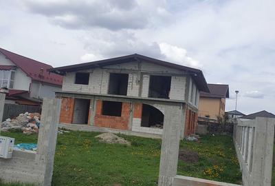 Casă cu 4 camere în Geamăna - 1