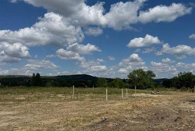 Teren de 5295 mp, în Oșorhei