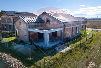 Casa cu potential de investitie, constructie noua la rosu - 10