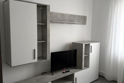 Apartament cu 3 camere semidecomandat în Central - 2
