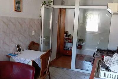 Vand apartament 2 camere la munte, in Zarnesti (Blocuri), jud. Brasov. Decomandat, 52 mp, et. 4 - 4
