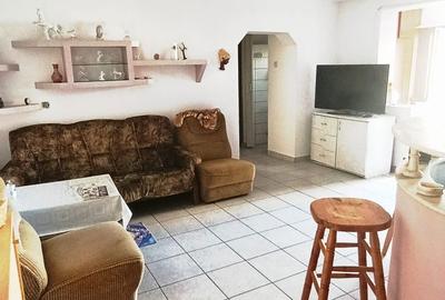 Apartament cu 3 camere semidecomandat în Almașu Mic - 1