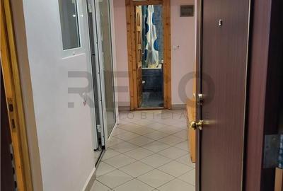 Apartament cu 3 camere decomandat în Valenta - 16