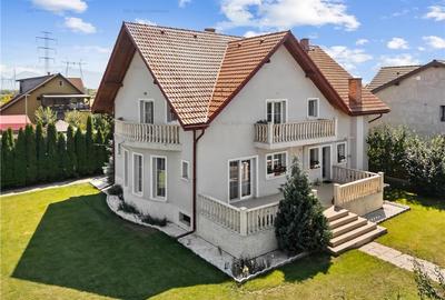 Vila / Casa superba cu 5 camere zona | 1032 mp teren |  Sanpetru Brasov - 1