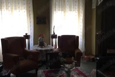 Casă cu 4 camere în Central - 2