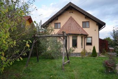 Casă cu 3 camere în Unirii