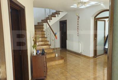 Oportunitate Unica  Vila de Vis in Zona Centrala si doua spatii comerciale - 3