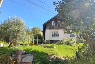 Casă cu 4 camere cu Teren 1209 Mp în Moieciu - 1