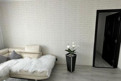Apartament cu 3 camere semidecomandat în Girocului - 2