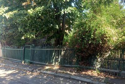 Casă cu 3 camere cu Teren 379 Mp în Central