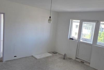 Apartament cu 3 camere semidecomandat în Ulmi - 1
