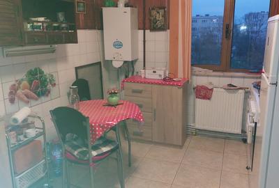Apartament cu 3 camere decomandat în Faleza Nord