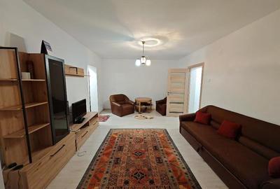 Apartament cu 2 camere semidecomandat, mobilat în Tractorul