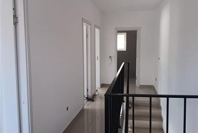 Casă cu 4 camere cu Teren 200 Mp în Vișani - 4