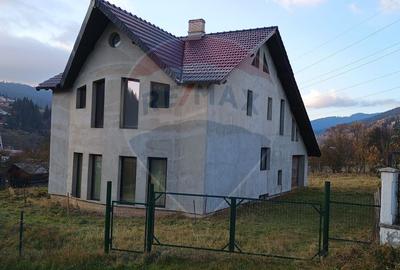 Casă individuală cu 9 camere cu Teren 2170 Mp în Central - 3