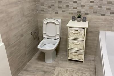 Apartament cu 3 camere semidecomandat, mobilat în 9 Mai - 16