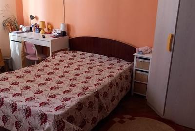 Casă cu 3 camere cu Teren 90 Mp în Vatra Luminoasă