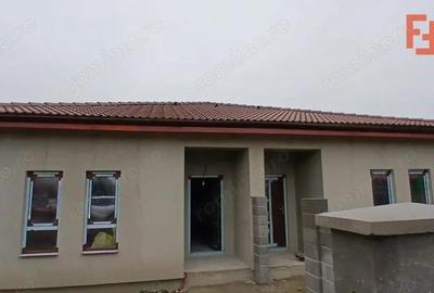 Duplex cu 3 camere si teren de 325 mp in Sanmihaiul Roman - 2