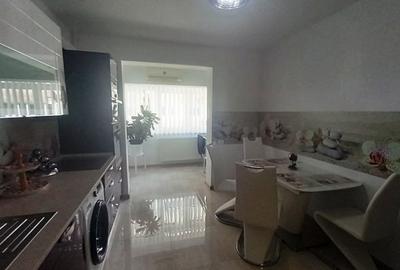 Magheru(Scala) 3 camere mobilat si utilat,imobil1980 - 1