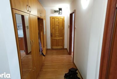 Apartament cu 2 camere decomandat în Tractorul - 1