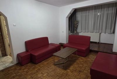 Apartament cu 3 camere semidecomandat în Micro 1 - 2