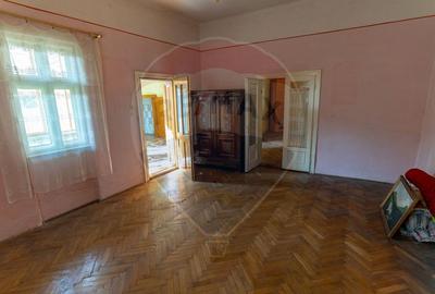 Casă cu 4 camere cu Teren 818 Mp în Central - 7