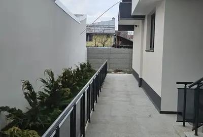 Apartament cu 3 camere în 1 Mai - 9