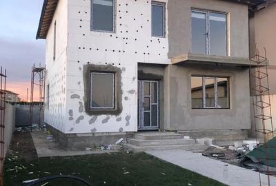 Casă cu 4 camere în Cumpăna