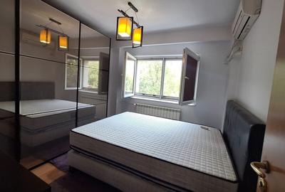 Apartament cu 3 camere semidecomandat în Obor