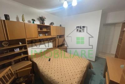 Apartament cu 3 camere decomandat, mobilat în Tractorul - 12