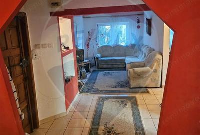 Apartament cu 3 camere de vanzare, str. Hortensiei - 6